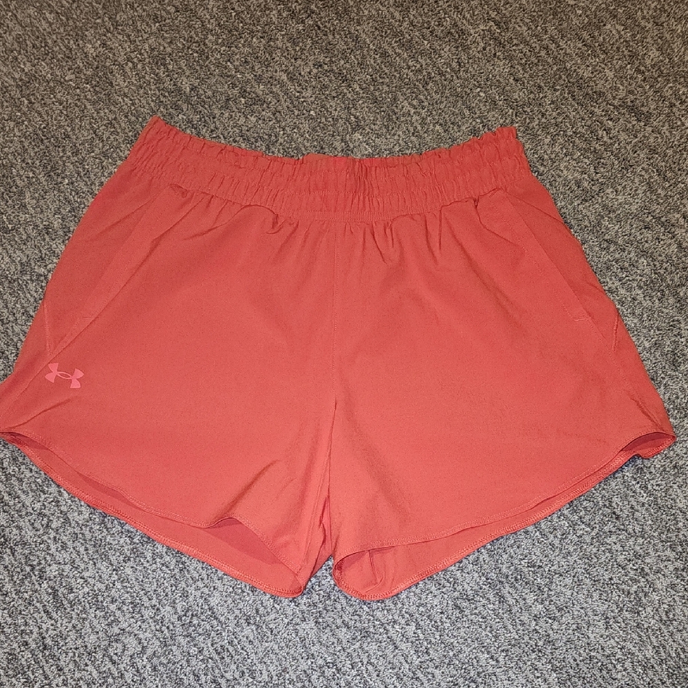 Under Armour Women's Coral Shorts Size Large Inseam 4 1/2 Inches 2 Front Pockets